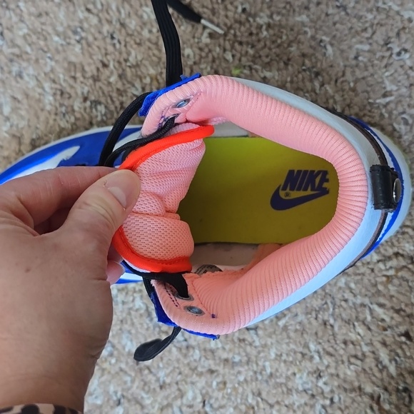 Nike Dunk High Women's shoe in the "Blue Satin" colorway - Picture 3 of 6